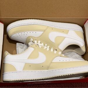 Nike Men's Cream and White Low-Top Sneakers